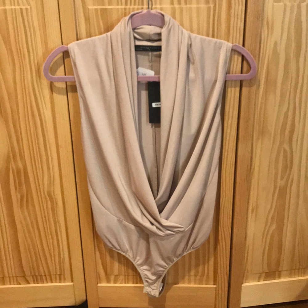 ⭐️Deep V Bodysuit⭐️